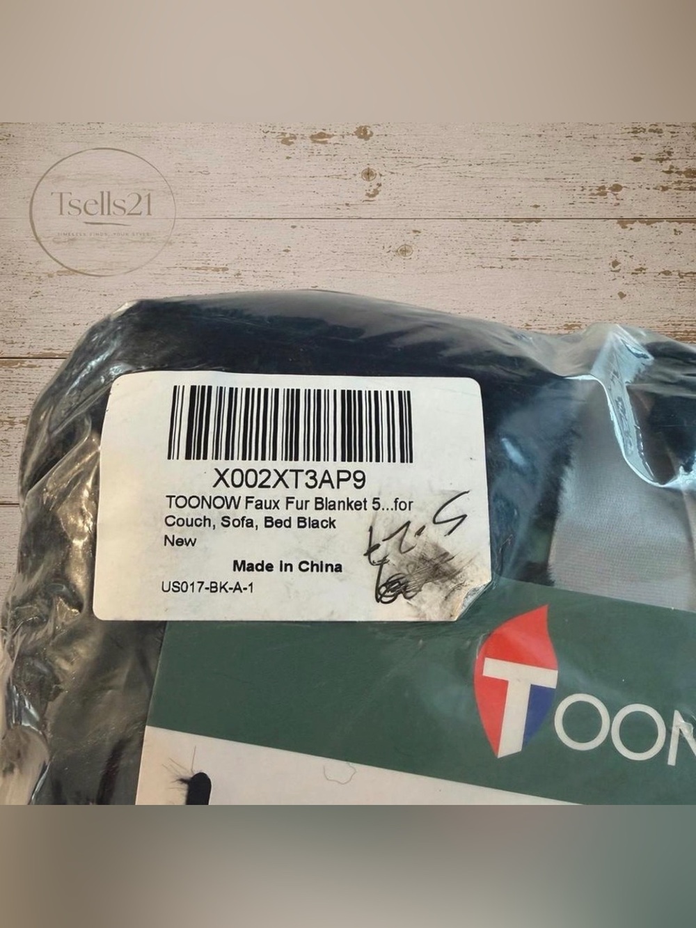 NWT TOONOW Black Faux Fur Throw Blanket - 51” x 67” - Picture 3 of 3